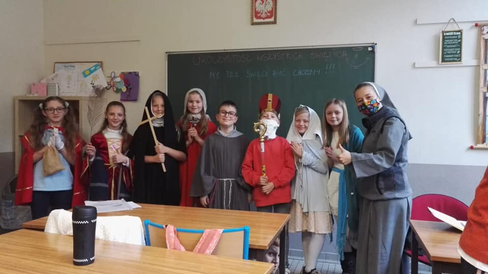 PREZENTACJA ULUBIONYCH ŚWIĘTYCH PRZEZ UCZNIÓW