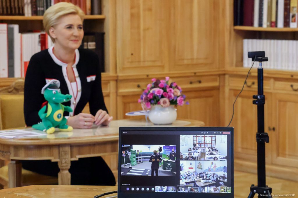 LEKCJA ONLINE Z PIERWSZĄ DAMĄ