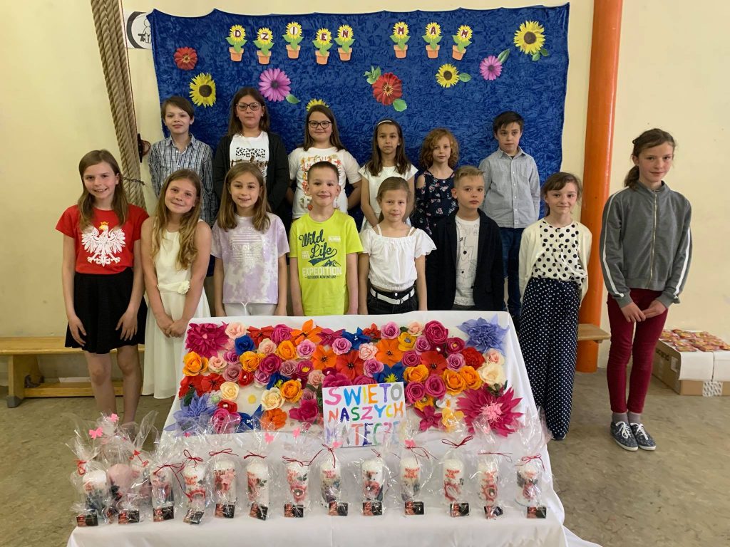 DZIEŃ MATKI W NASZEJ SZKOLE