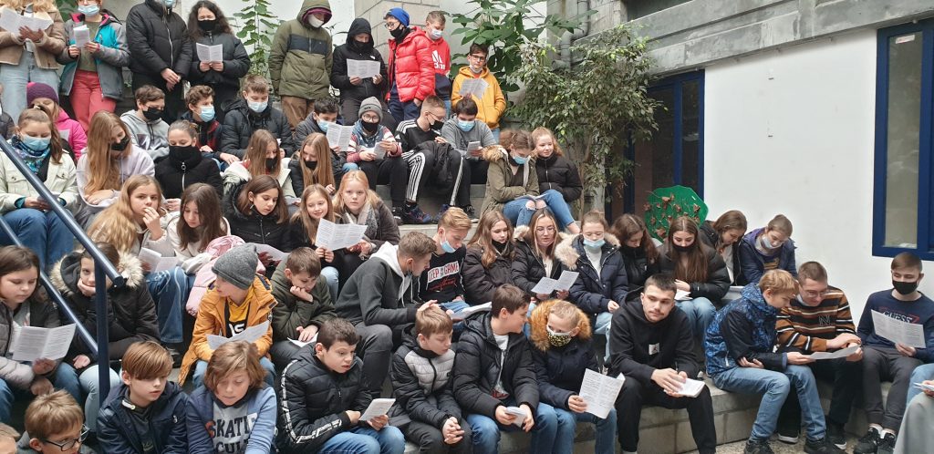 ŚPIEWANIE PIEŚNI PATRIOTYCZNYCH