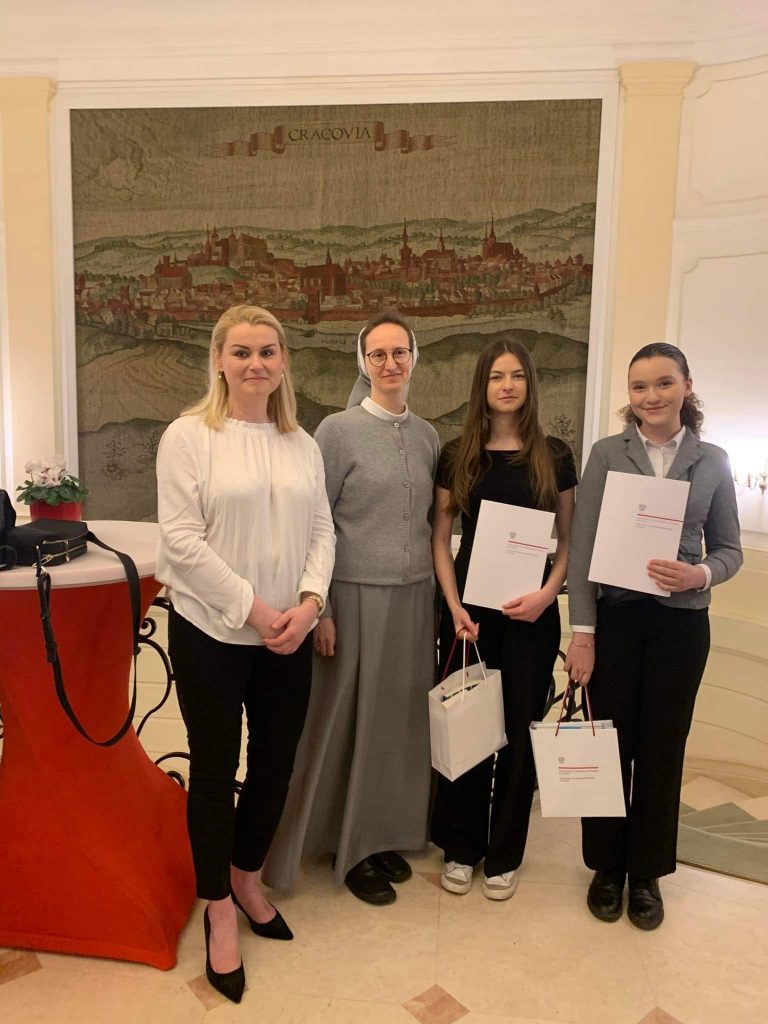 WRĘCZENIE NAGRÓD DLA ZWYCIĘZCÓW DYKTANDA POLONIJNEGO 2022