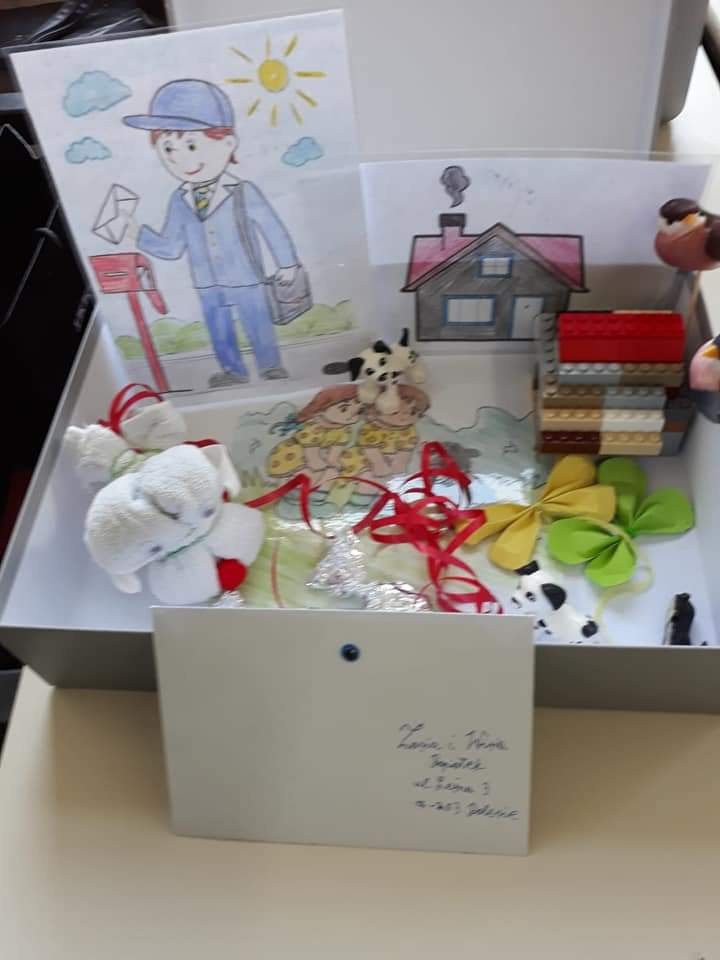 SPOSÓB NA LEKTURĘ, CZYLI LEKTURA W PUDEŁKU.