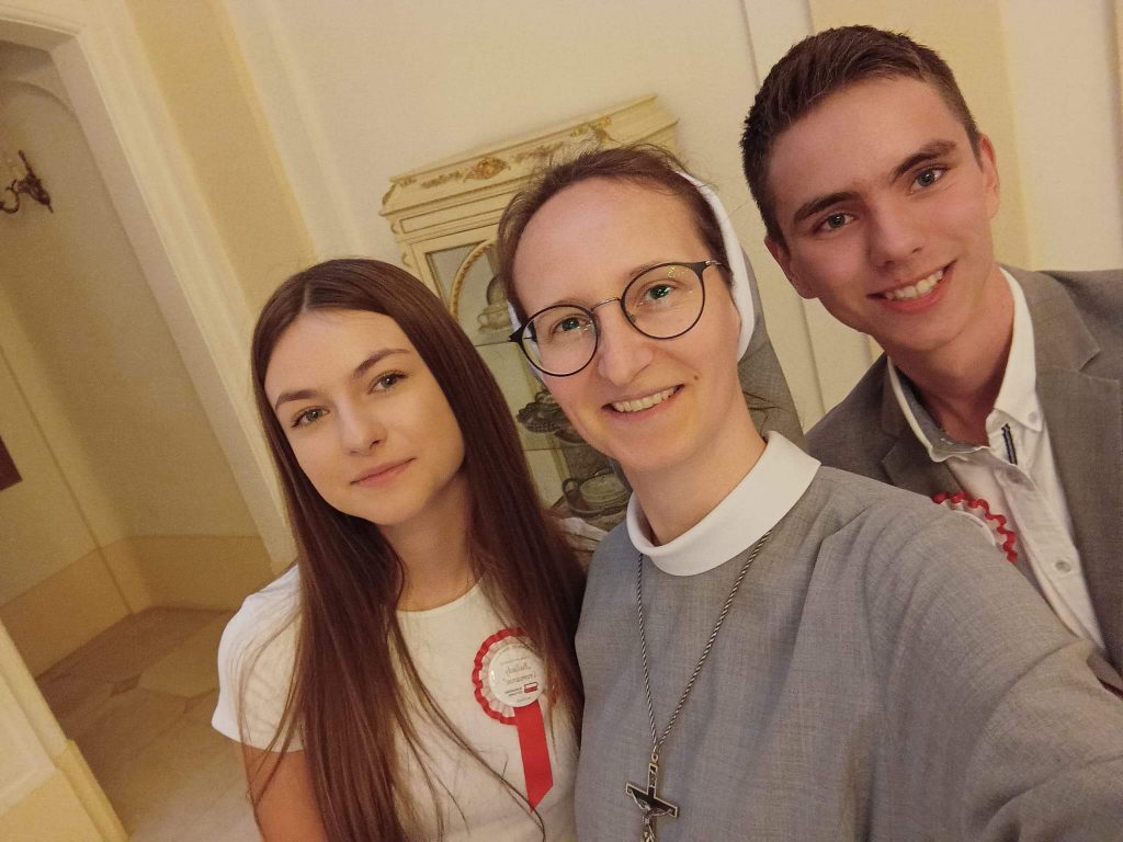 NARODOWE CZYTANIE W SALONACH AMBASADY