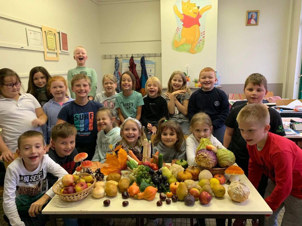 DO NASZEJ SZKOŁY ZAWITAŁA JESIEŃ…