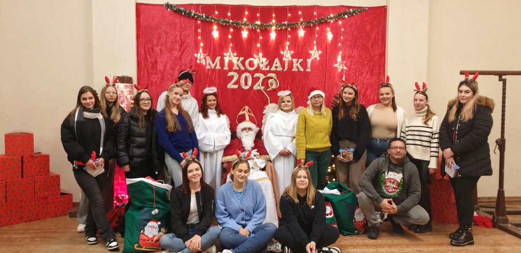 ŚWIĘTY MIKOŁAJ I ANIOŁKI W NASZEJ SZKOLE