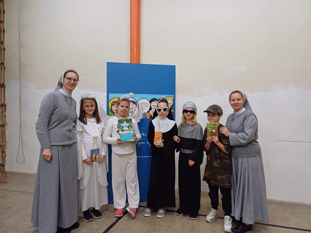 TYDZIEŃ WSZYSTKICH ŚWIĘTYCH W NASZEJ SZKOLE 