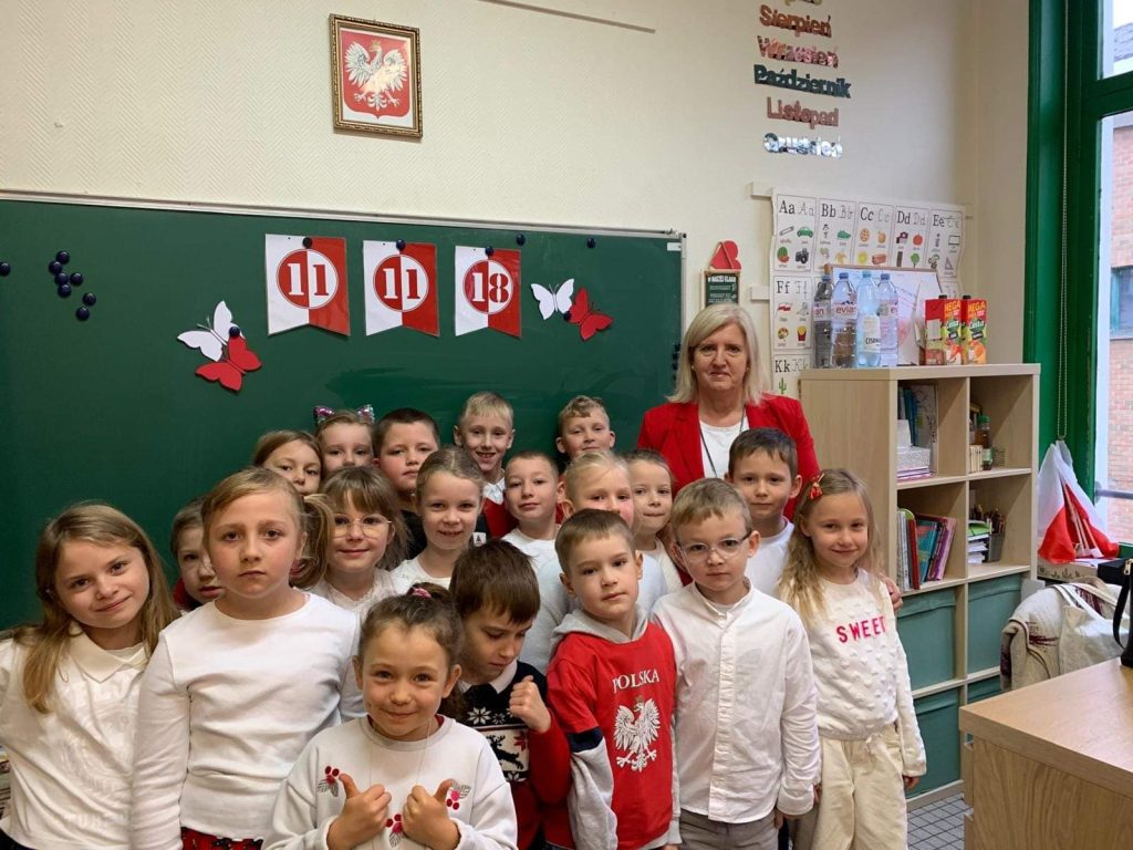 TYDZIEŃ NIEPODLEGŁOŚCI W KL. 4B I 5C W 106. ROCZNICĘ