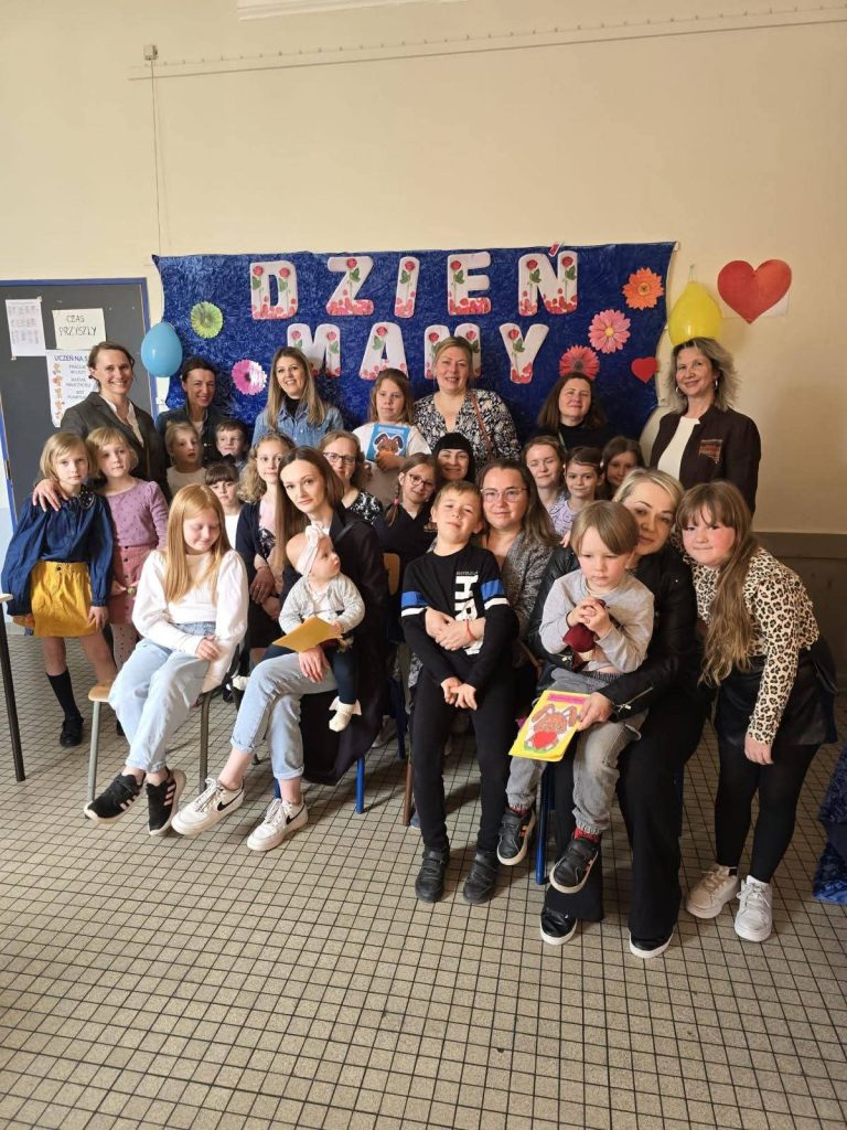 DZIEŃ MAMY W KLASACH 1B, 2D I 3C