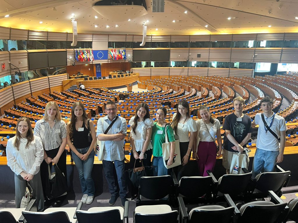 SUKCES NASZEJ SZKOŁY W PIERWSZEJ POLONIJNEJ DEBACIE EUROPEJSKIEJ MŁODZIEŻY