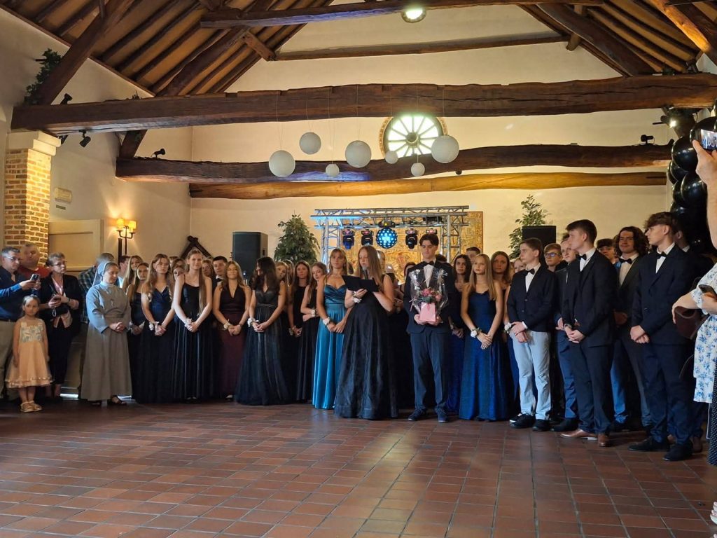 BAL NA ZAKOŃCZENIE 8 KLAS