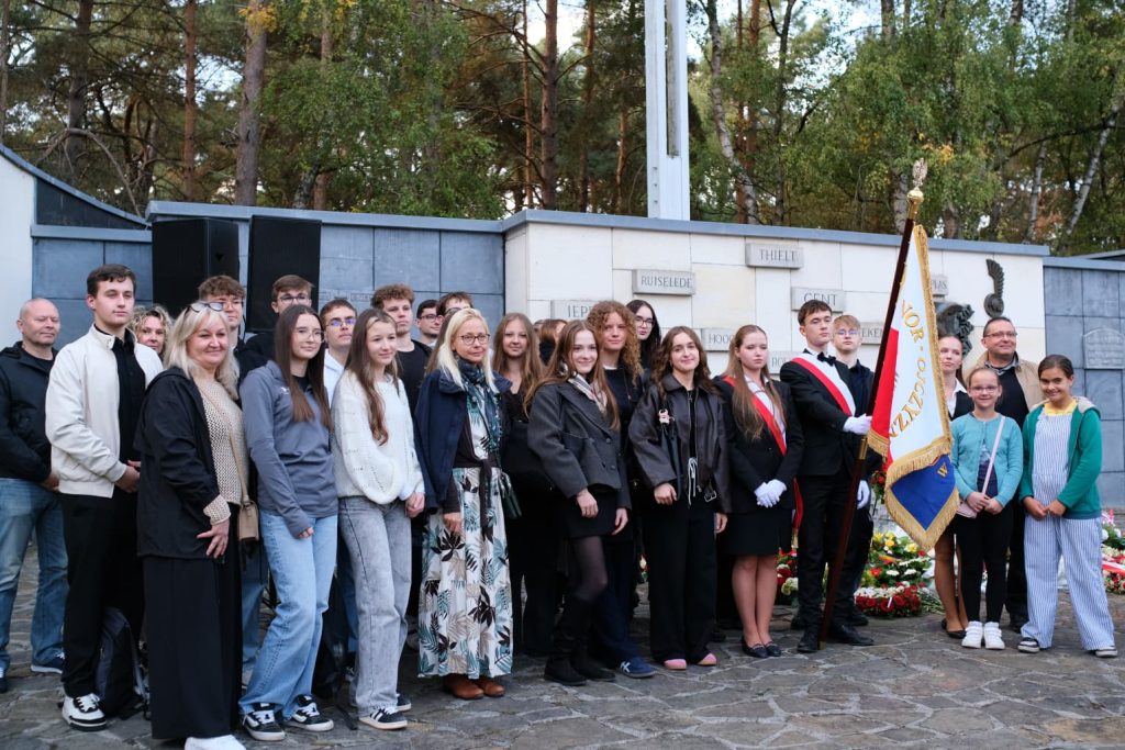 UROCZYSTOŚĆ NA CMENTARZU WOJSKOWYM W LOMMEL