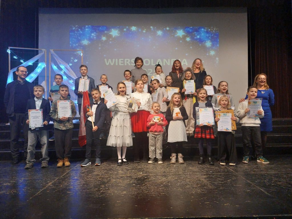 SUKCES W MIĘDZYSZKOLNYM KONKURSIE RECYTATORSKIM „WIERSZOLANDIA”