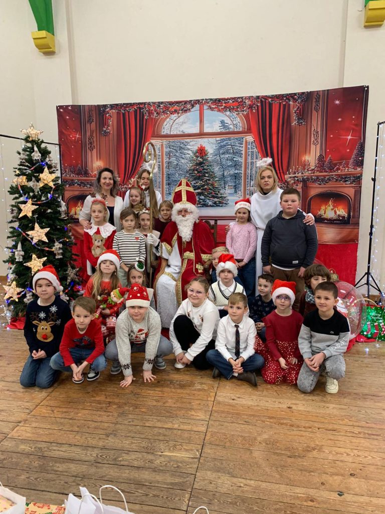 ŚWIĘTY MIKOŁAJ I ANIOŁKI W NASZEJ SZKOLE