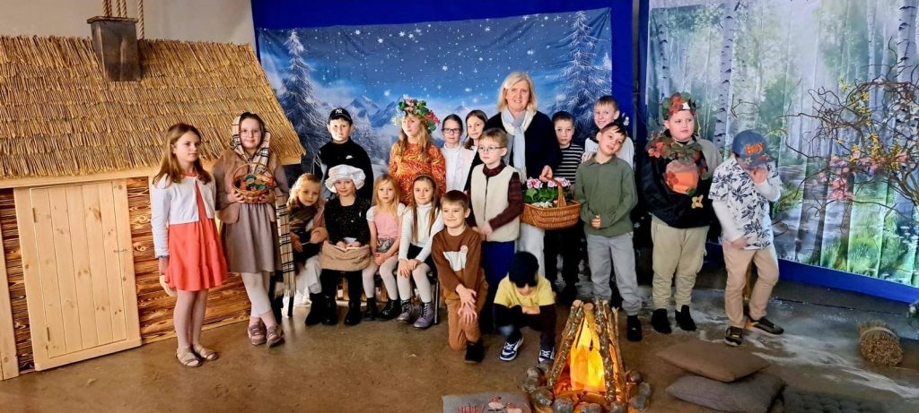 INSCENIZACJA BAŚNI „O DWUNASTU MIESIĄCACH”