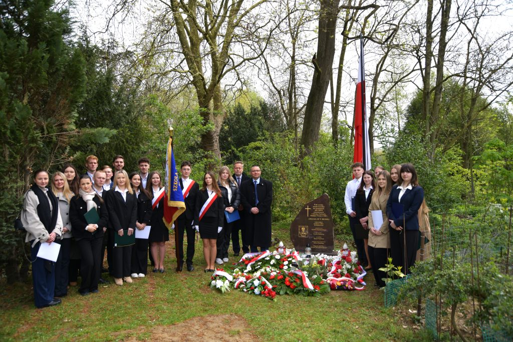 OBCHODY 86. ROCZNICY ZBRODNI KATYŃSKIEJ W RESSAIX
