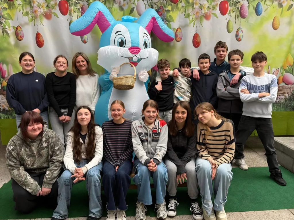 WIELKANOCNY ZAJĄCZEK W NASZEJ SZKOLE