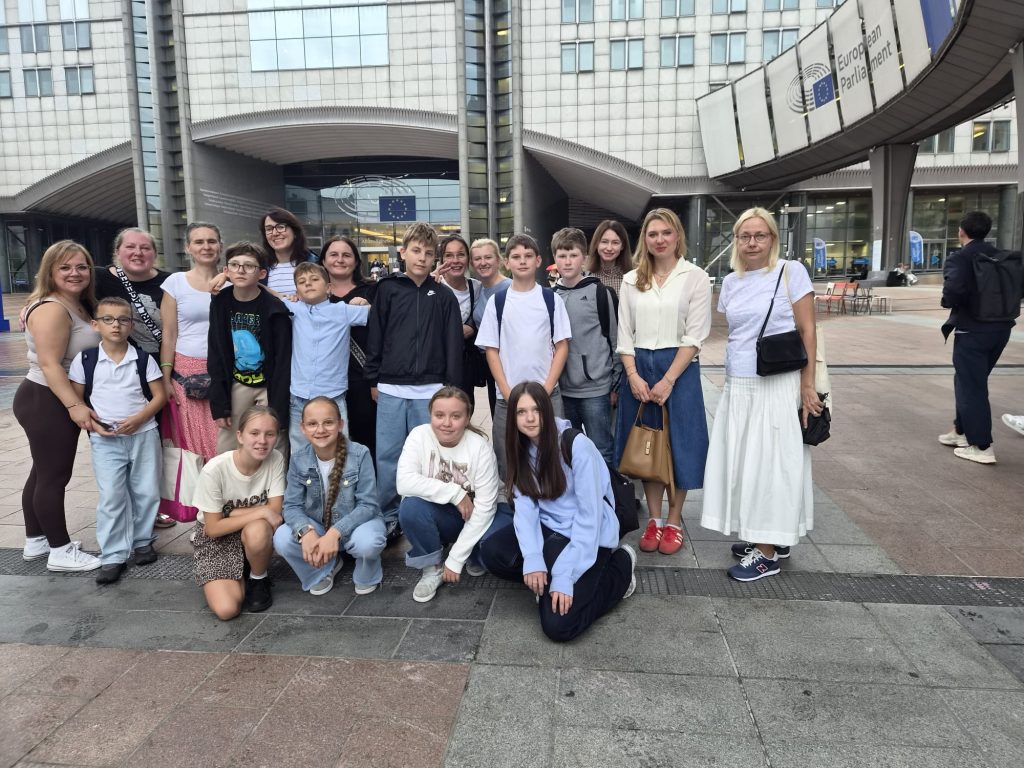 KLASA 6C W PARLAMENCIE EUROPEJSKIM NA KONCERCIE GRUPY „SZCZECINIANIE”